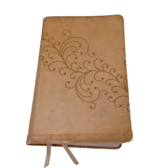 2006 NKJV The Holy Bible Large Print Personal Size Reference Leather Tabs Ribbon - Picture 1 of 16